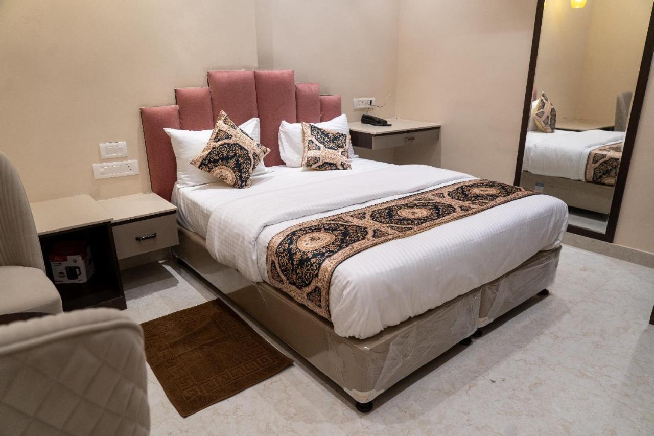 Hotel Anant Varanasi