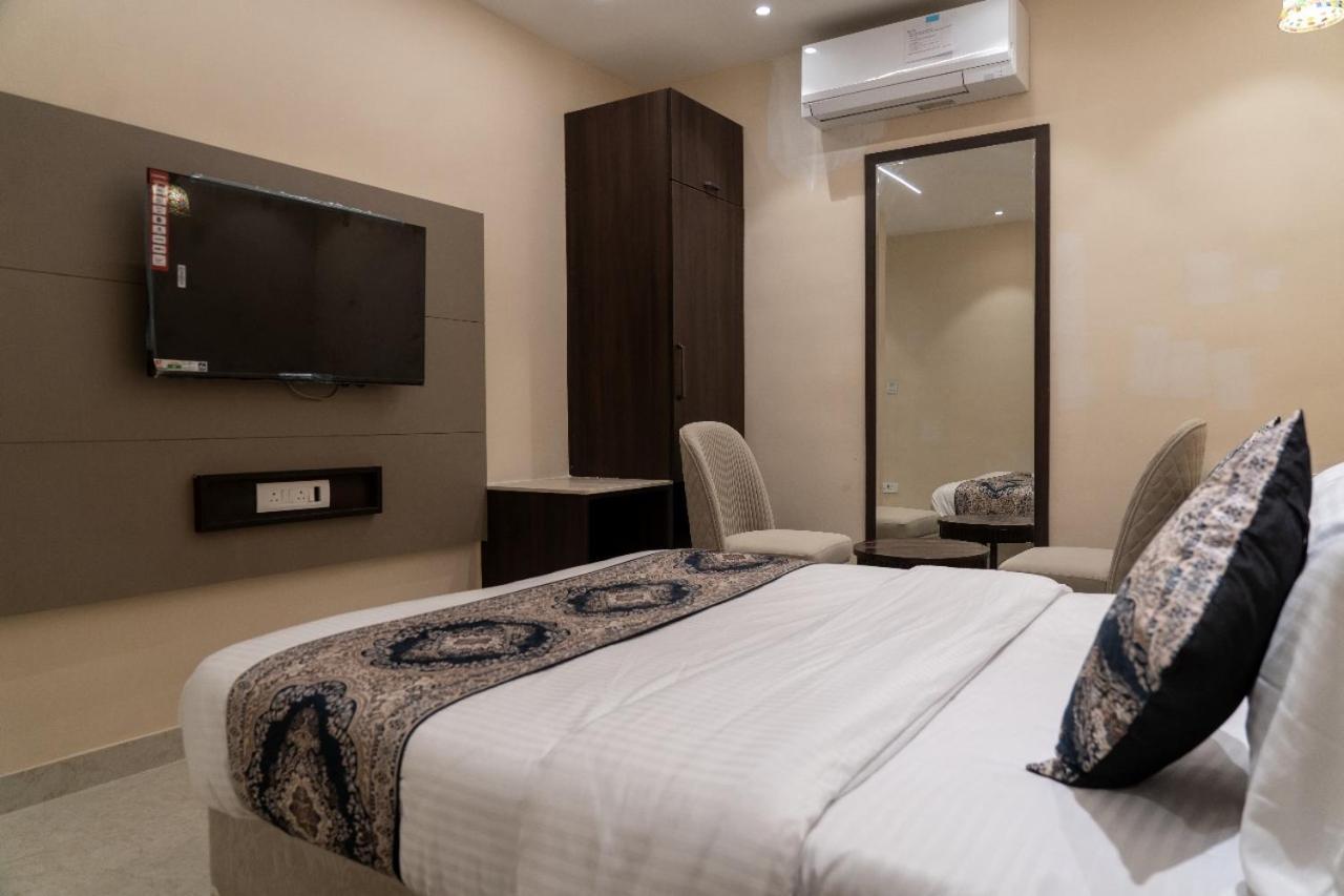 Anant Hotel Varanasi